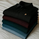 [Leve 5, Pague Só 3] Camisa Polo Masculina Listrada Cardin de Manga Curta em Seda Gelada com Poliuretano + BRINDE: Relógio